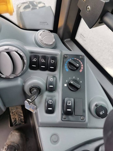 Volvo L 25 F 8 of 15
