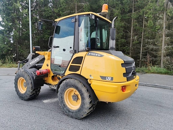 Volvo L 25 F 3 of 15