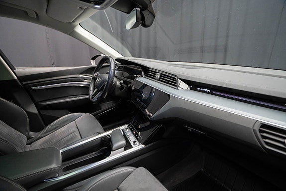 Audi Q8 e-tron 18 of 25
