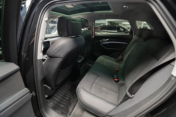 Audi Q8 e-tron 22 of 25