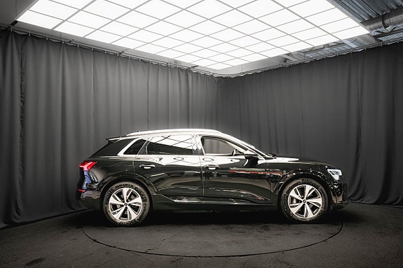 Audi Q8 e-tron 6 of 25