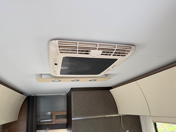 Adria Alpina 663 UK * AC & Mover * 13 of 14
