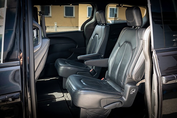 Chrysler Pacifica 20 of 25