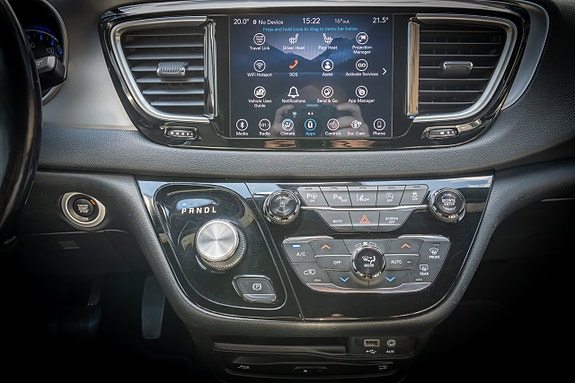 Chrysler Pacifica 10 of 25