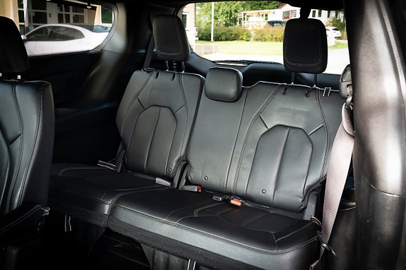 Chrysler Pacifica 22 of 25