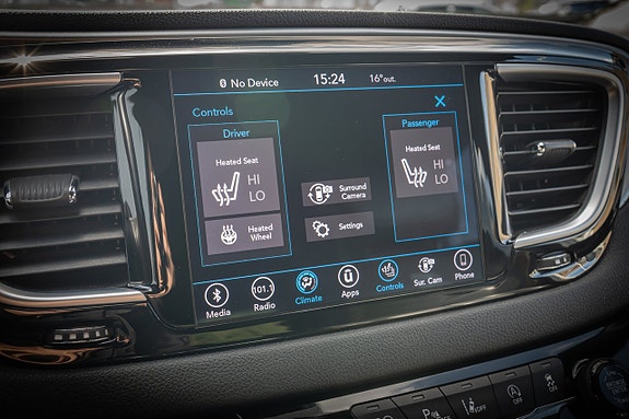 Chrysler Pacifica 13 of 25