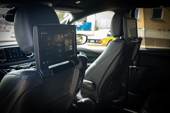 Chrysler Pacifica 21 of 25