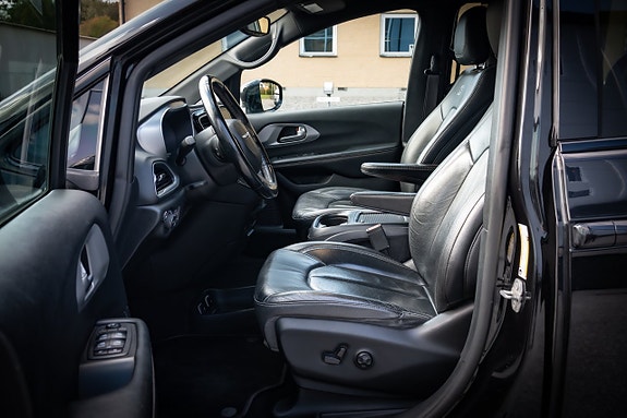Chrysler Pacifica 7 of 25