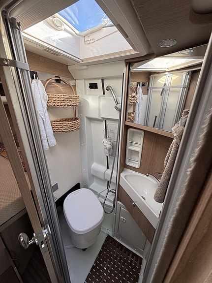Malibu 600DB Charming GT Skyview+Clesana toa+Litbatt.320ah+luftfjädring 12 of 25