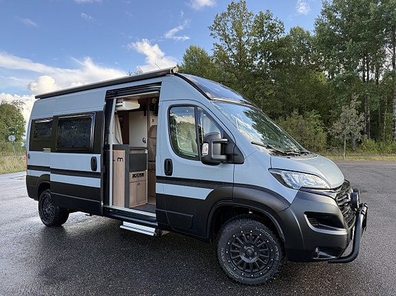 Malibu 600DB Charming GT Skyview+Clesana toa+Litbatt.320ah+luftfjädring 2 of 25