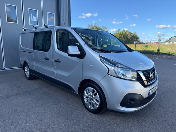 Nissan NV300 2 of 9