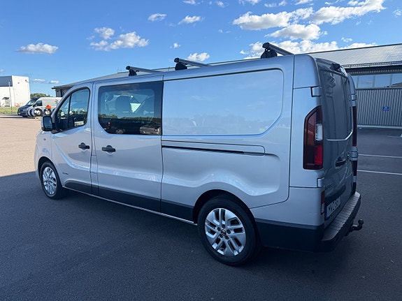 Nissan NV300 4 of 9
