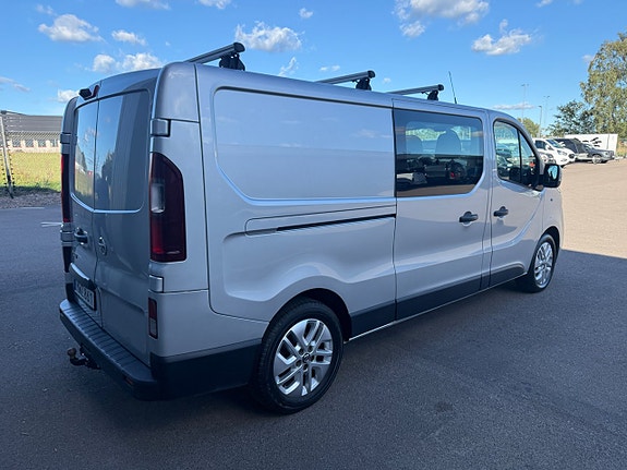 Nissan NV300 3 of 9