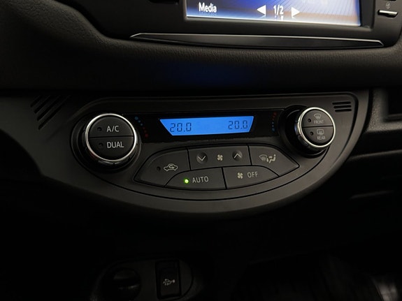 Toyota Yaris 21 of 28