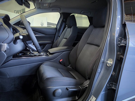 Mazda CX-30 7 of 16