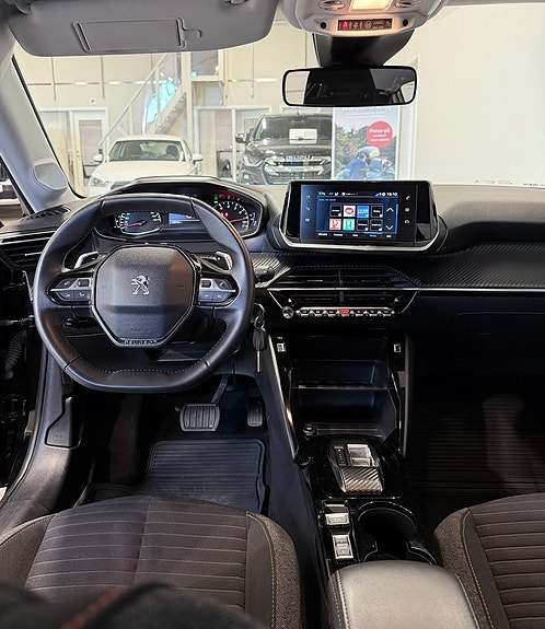 Peugeot 208 8 of 11