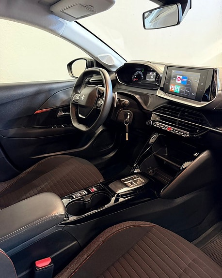 Peugeot 208 10 of 11