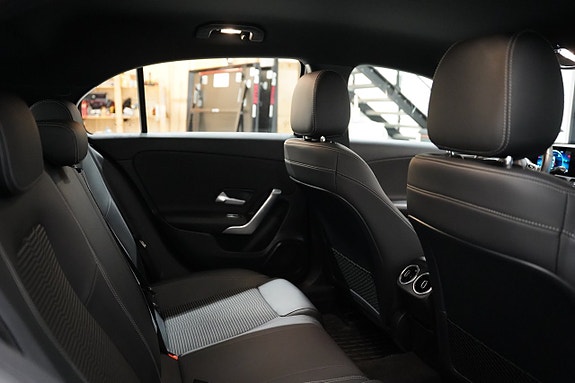 Mercedes-Benz A220 17 of 18
