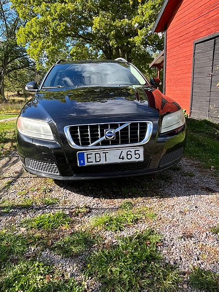 Volvo V70 3 of 5