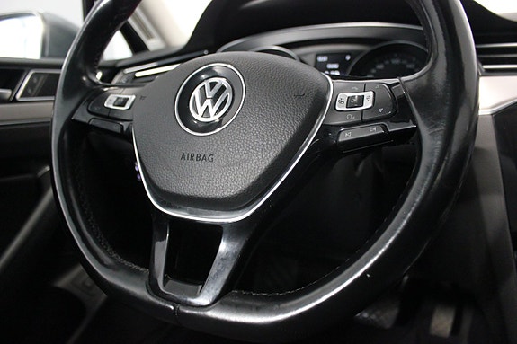 Volkswagen Passat 15 of 24