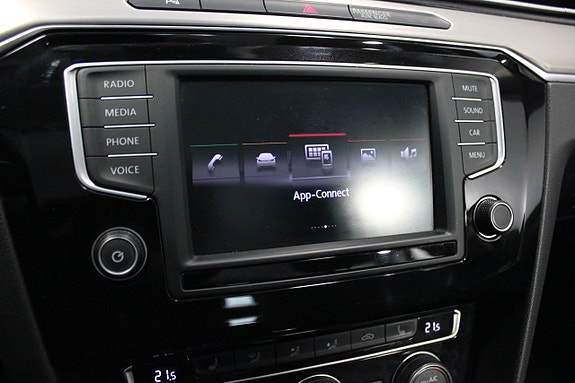 Volkswagen Passat 20 of 24