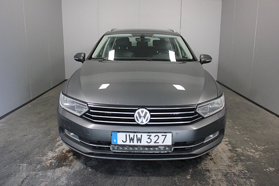 Volkswagen Passat 5 of 24