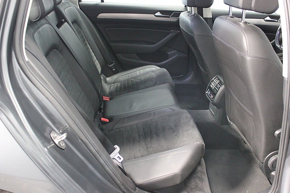 Volkswagen Passat 11 of 24