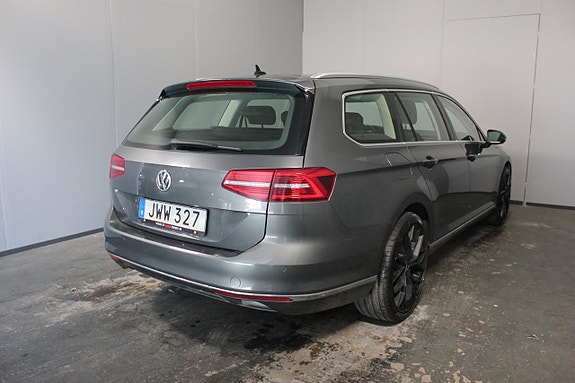 Volkswagen Passat 4 of 24