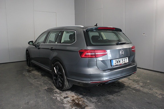 Volkswagen Passat 3 of 24