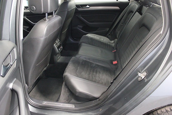 Volkswagen Passat 10 of 24