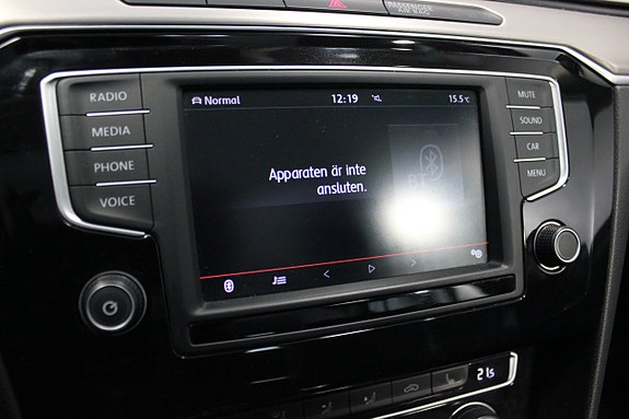 Volkswagen Passat 22 of 24