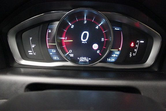 Volvo XC60 14 of 21