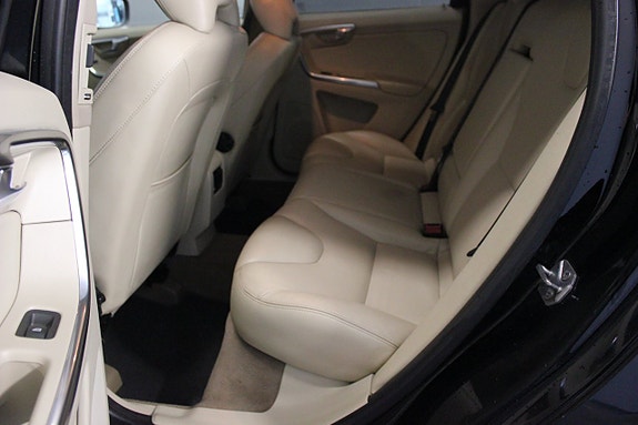 Volvo XC60 10 of 21