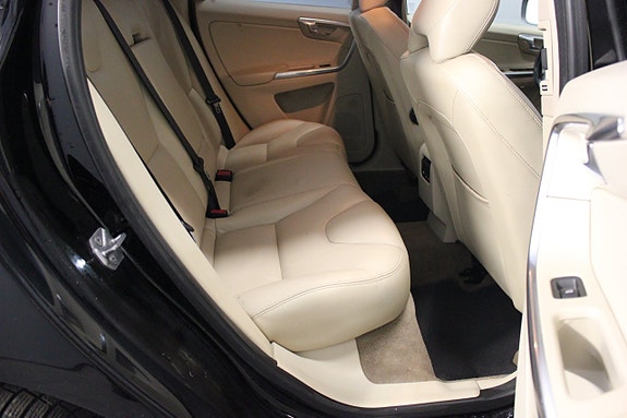 Volvo XC60 11 of 21