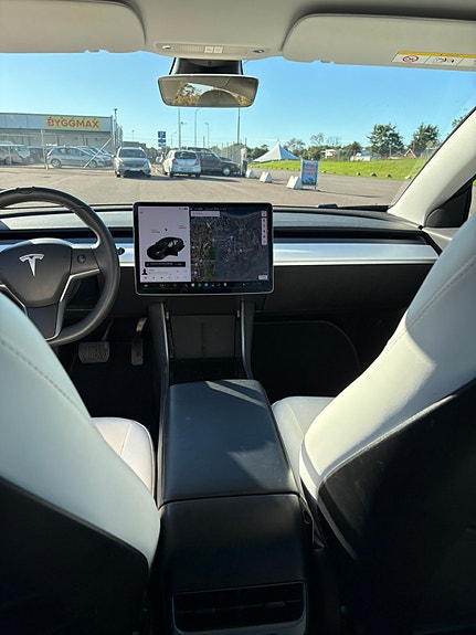 Tesla Model 3 4 of 4