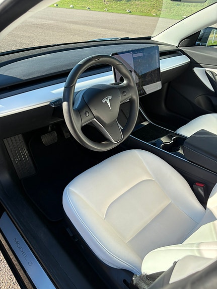 Tesla Model 3 3 of 4