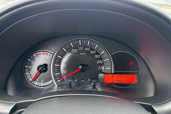 Nissan Micra 20 of 27