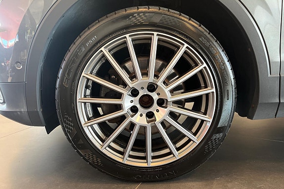 Volkswagen Tiguan 10 of 30