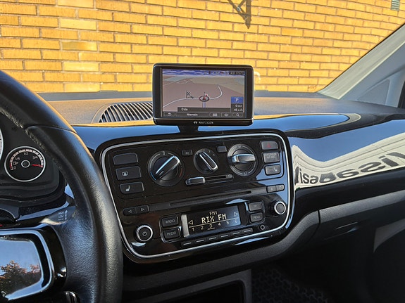 Volkswagen UP! 3 of 10