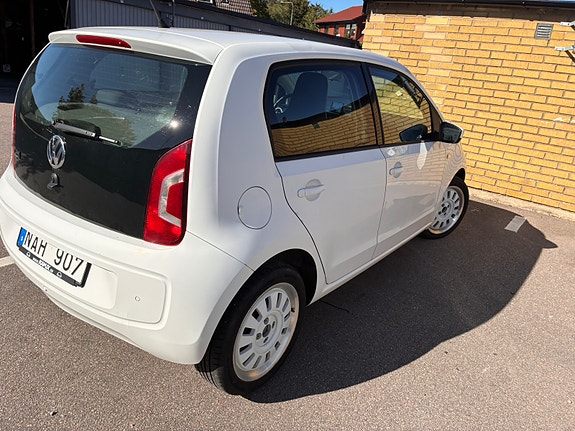 Volkswagen UP! 4 of 10