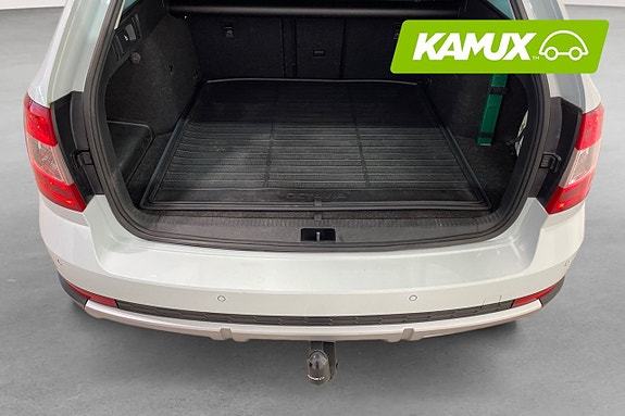 Skoda Octavia Scout 10 of 17