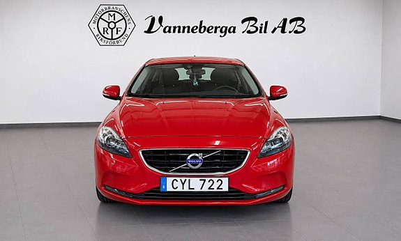 Volvo V40 2 of 6