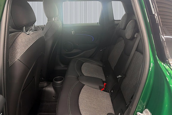 MINI Cooper S 19 of 22