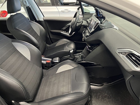 Peugeot 2008 10 of 16