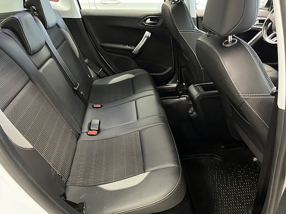 Peugeot 2008 9 of 16