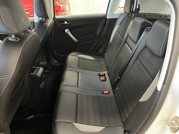 Peugeot 2008 8 of 16