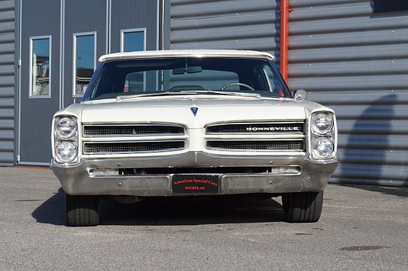Pontiac Bonneville 8 of 24