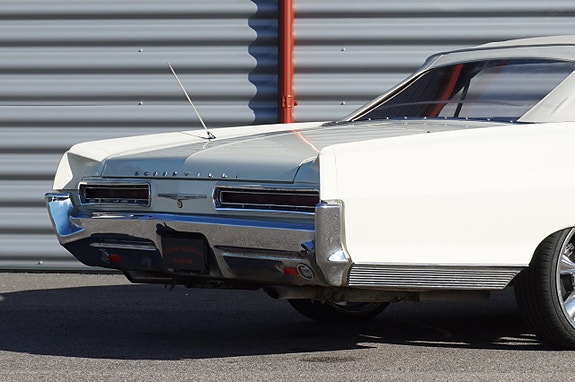 Pontiac Bonneville 14 of 24