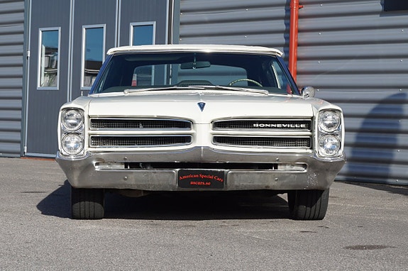 Pontiac Bonneville 9 of 24