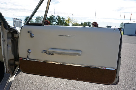 Pontiac Bonneville 19 of 24